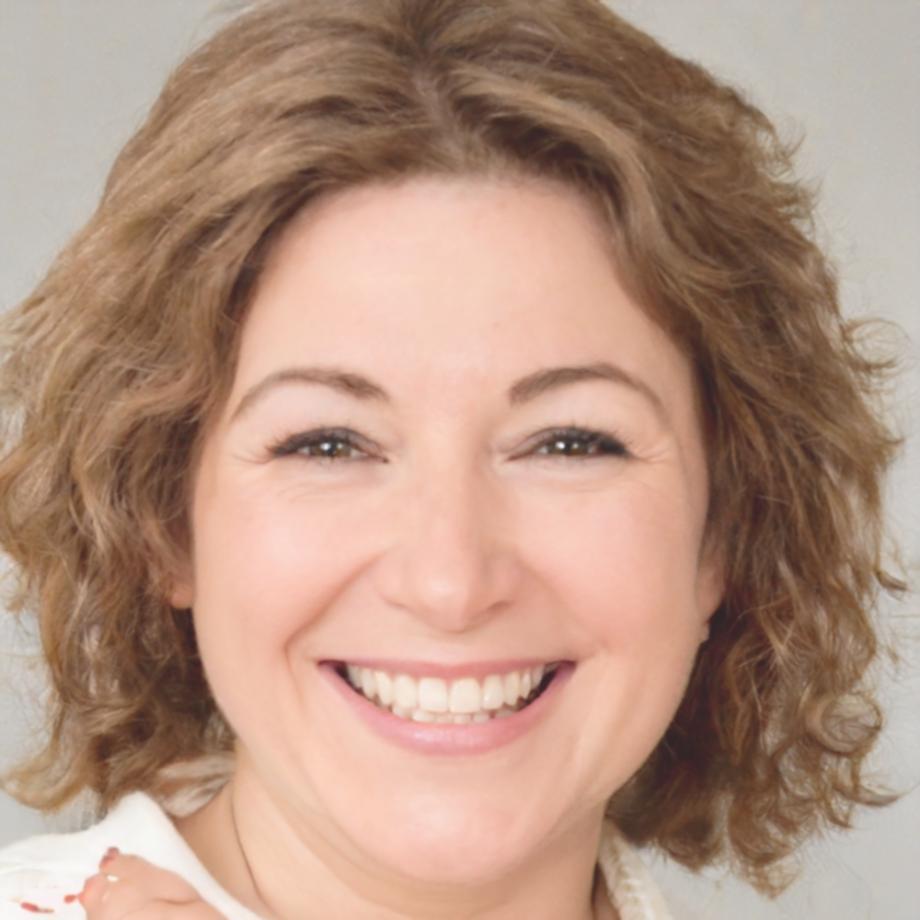 Elara Viklund discussing fundamental analysis methods